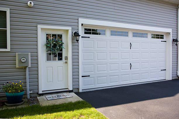 24/7 Emergency Garage Door Panel Replacement experts in Silver Lake, OH